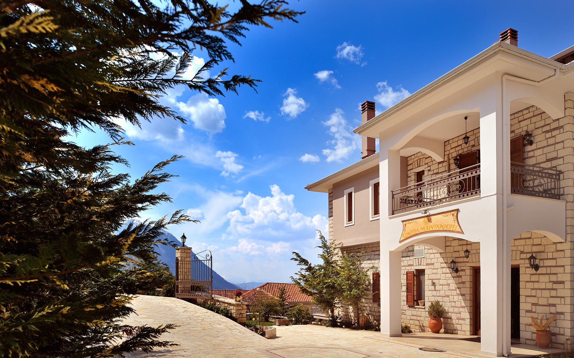 Konitsa Hotel Exterior Morning View